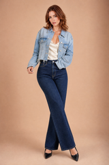 Chaqueta de jean azul claro corta deshilachada