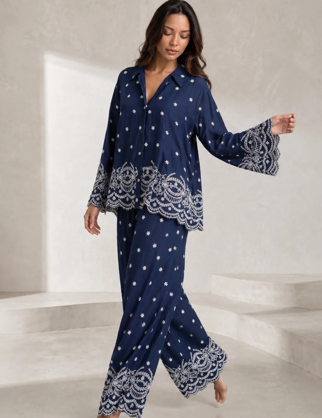 Ensemble bleu marine ample brodé | Lounelle Paris