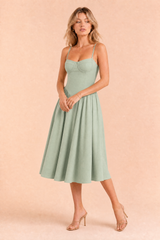 Vestido midi de tirantes finos con escote recto