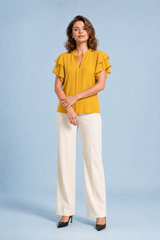 Blusa de cuello V con mangas volantes