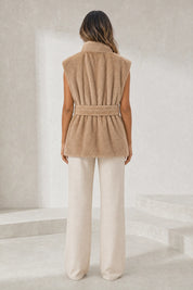 Gilet fausse fourrure camel ceinturé | Lounelle Paris