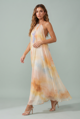 Vestido crudo de cuello halter y espalda descubierta