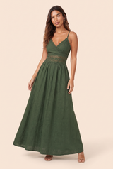 Vestido largo verde oscuro con espalda fruncida