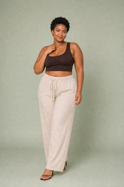 Pantalon large abricot taille élastique | Porté sur une silhouette plus ronde | Lounelle Paris