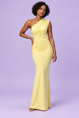 Vestido largo amarillo asimétrico con frunces