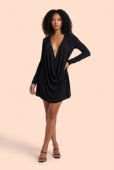 Vestido corto de malla con cuello drapeado en negro