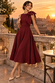 Robe midi bordeaux à encolure asymétrique et manche à nœud | Deuxième photo lifestyle | Lounelle Paris