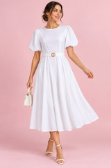 Vestido midi blanco de cuello alto y mangas abullonadas