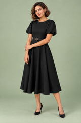 Vestido midi negro de cuello alto y mangas abullonadas