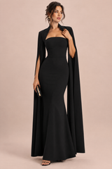Vestido largo negro con escote cuadrado y mangas capa
