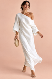 Robe asymétrique blanc cassé à épaule dénudée | Vue en mouvement | Lounelle Paris