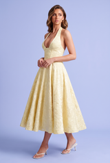Vestido midi amarillo evasé de encaje floral con escote en V