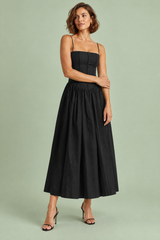 Vestido largo negro con corsé