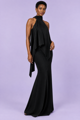 Vestido largo negro con cuello halter y panel drapeado