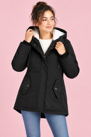 Parka noire oversize à capuche | Vue rapprochée | Lounelle Paris