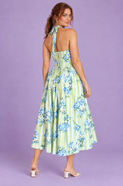 Robe longue vert clair dos nu à rayures et motifs floraux | Vue de dos | Lounelle Paris