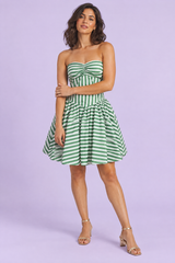 Vestido verde de rayas palabra de honor con espalda descubierta
