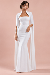 Vestido largo blanco con escote cuadrado y mangas capa
