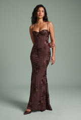 Vestido largo marrón con bordado floral