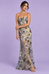 Vestido beige entallado sin tirantes