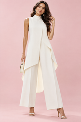Conjunto blanco fluido de pantalón y top sin mangas de cuello alto