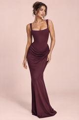 Vestido largo magenta con fruncido y escote cuadrado