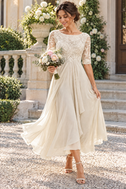 Robe en mousseline à corsage brodé ivoire | Photo lifestyle | Lounelle Paris