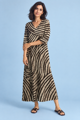 Vestido midi beige fluido con escote en V