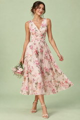 Vestido midi rosa con estampado floral de ramo y escote cuadrado