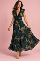 Vestido largo floral verde oscuro con escote de pico y volantes