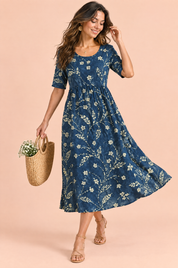 Robe midi trapèze à motif floral bleu marine | Vue en mouvement | Lounelle Paris