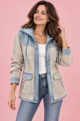 Chaqueta beige con paneles y capucha