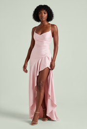 Robe longue rose satinée asymétrique à une épaule et dos ouvert | Vue de face | Lounelle Paris