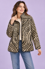 Chaqueta acolchada beige de cuello alto