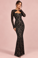 Vestido largo de encaje negro con escote corazón