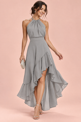 Vestido gris halter asimétrico con volantes