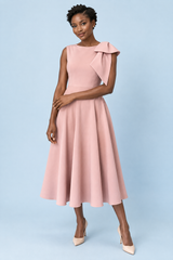 Vestido midi rosa de escote asimétrico con lazo en la manga