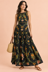 Vestido largo negro con estampado floral y volantes