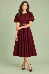 Vestido midi burdeos de cuello alto y mangas abullonadas