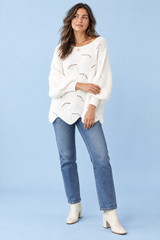 Jersey blanco oversize de punto calado y escote barco