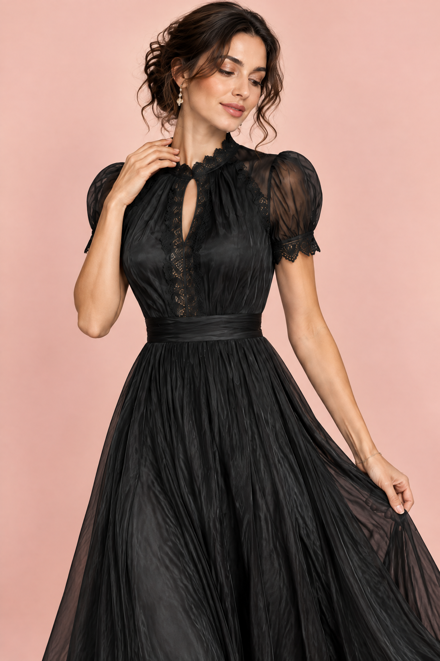 Robe longue plissée noire | Vue rapprochée | Lounelle Paris