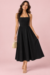 Vestido midi evasé negro con cuello halter