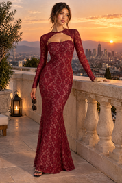 Robe longue en dentelle bordeaux à décolleté cœur | Deuxième photo lifestyle | Lounelle Paris