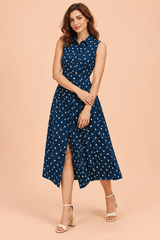 Vestido midi azul marino de lunares con escote halter