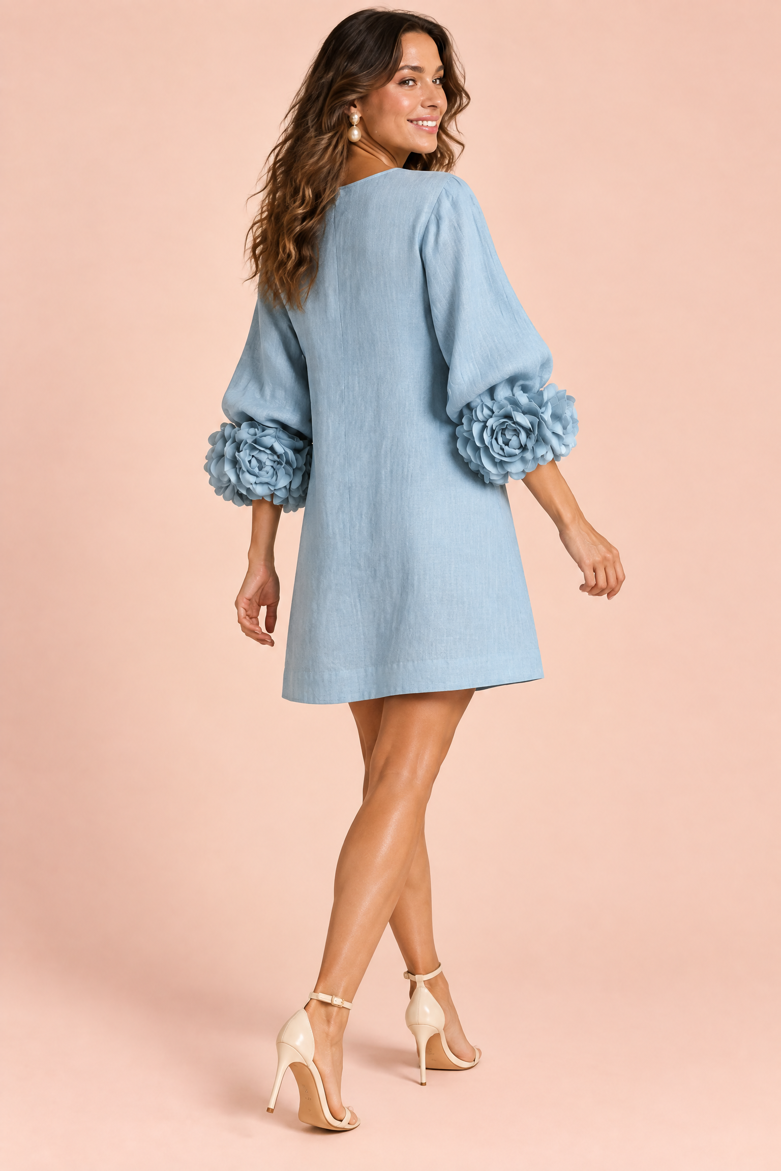 Robe droite bleu clair à manches bouffantes et poignets à volants | Vue de dos | Lounelle Paris
