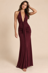 Vestido largo burdeos fruncido con cuello halter