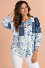 Top azul estampado de punto gofrado