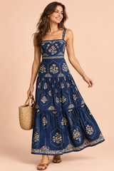 Vestido largo azul marino de flores con volantes