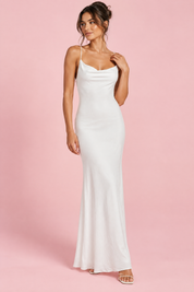 Robe longue blanche à col bénitier, dos nu et empiècement en dentelle | Vue de face | Lounelle Paris