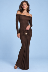 Vestido maxi asimétrico marrón oscuro con fruncidos y drapeado